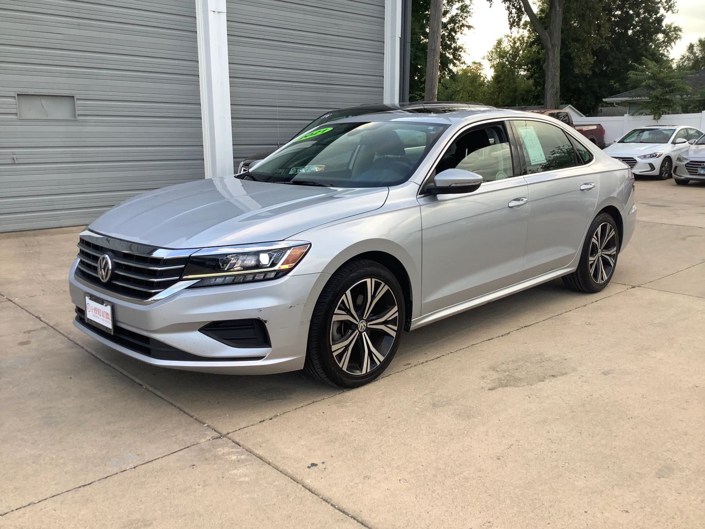 2021 Volkswagen Passat 2.0T SE photo 3