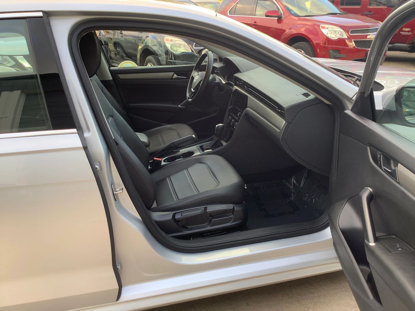 2021 Volkswagen Passat 2.0T SE photo 9