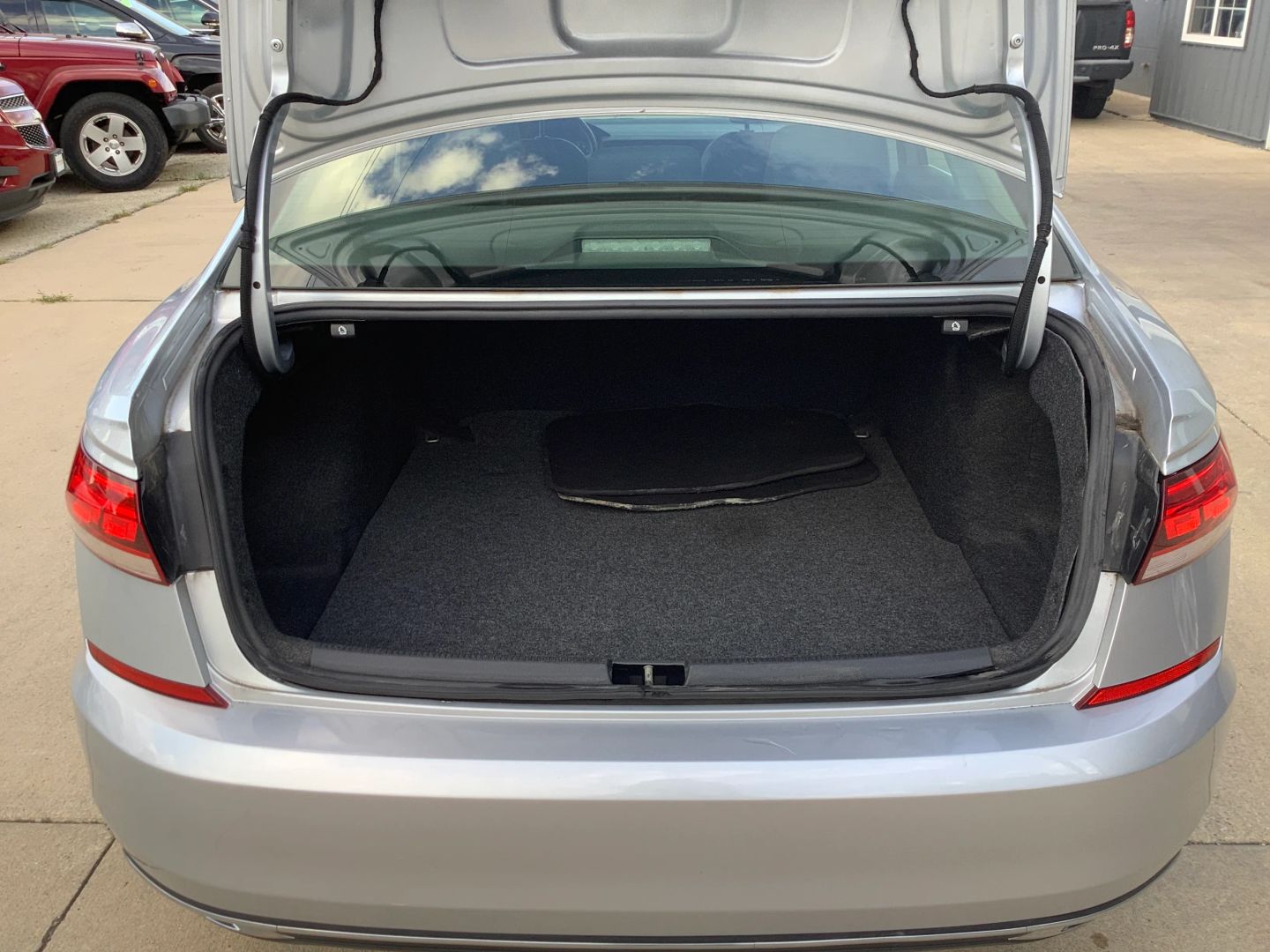 2021 Volkswagen Passat 2.0T SE photo 11