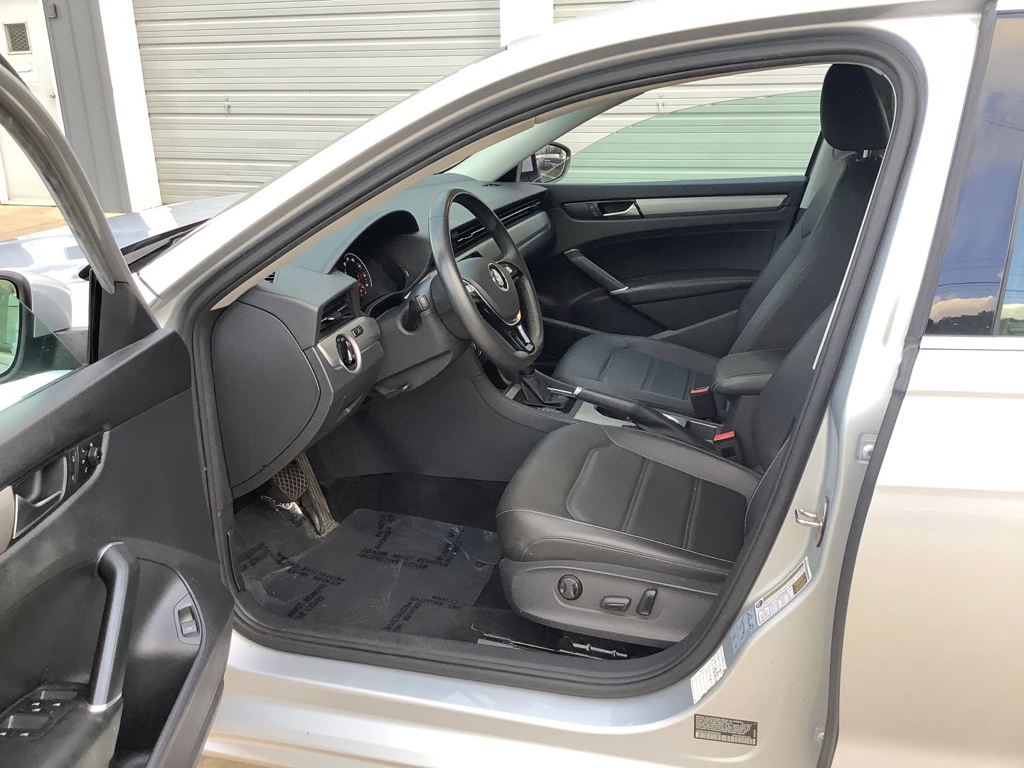 2021 Volkswagen Passat 2.0T SE photo 13