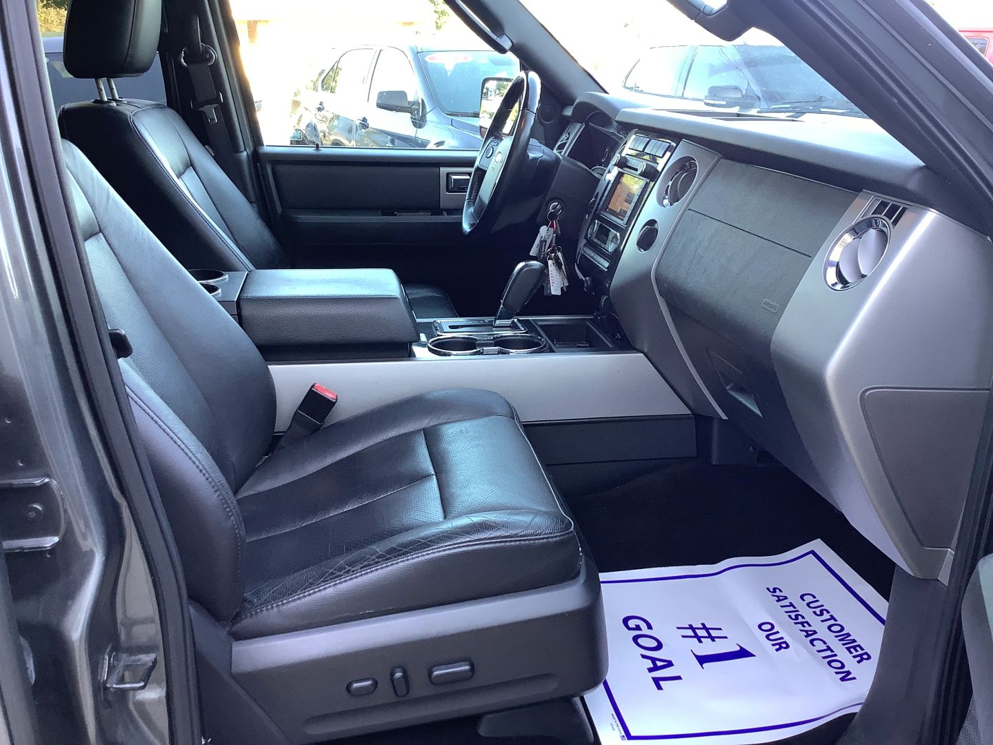 2014 Ford Expedition Limited photo 9