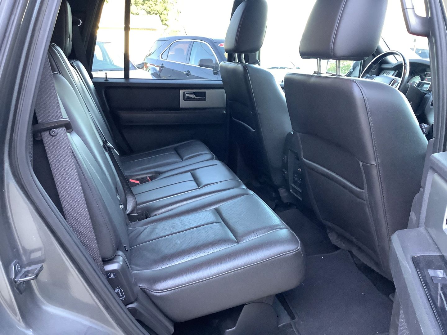 2014 Ford Expedition Limited photo 10