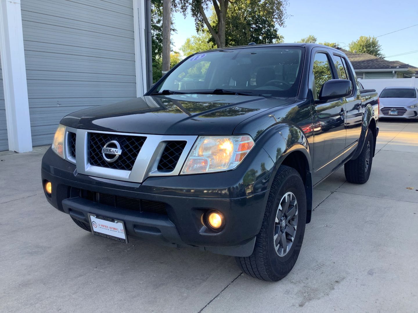 2015 Nissan Frontier PRO-4X photo 2