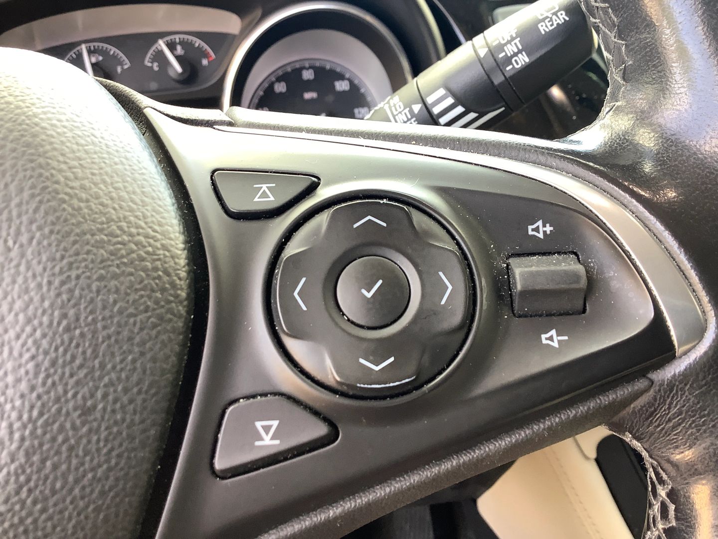 2020 Buick Envision Essence photo 17