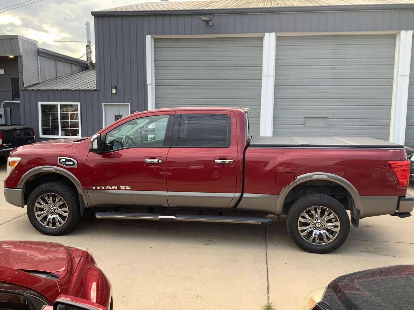 2017 Nissan Titan Platinum Reserve photo 4