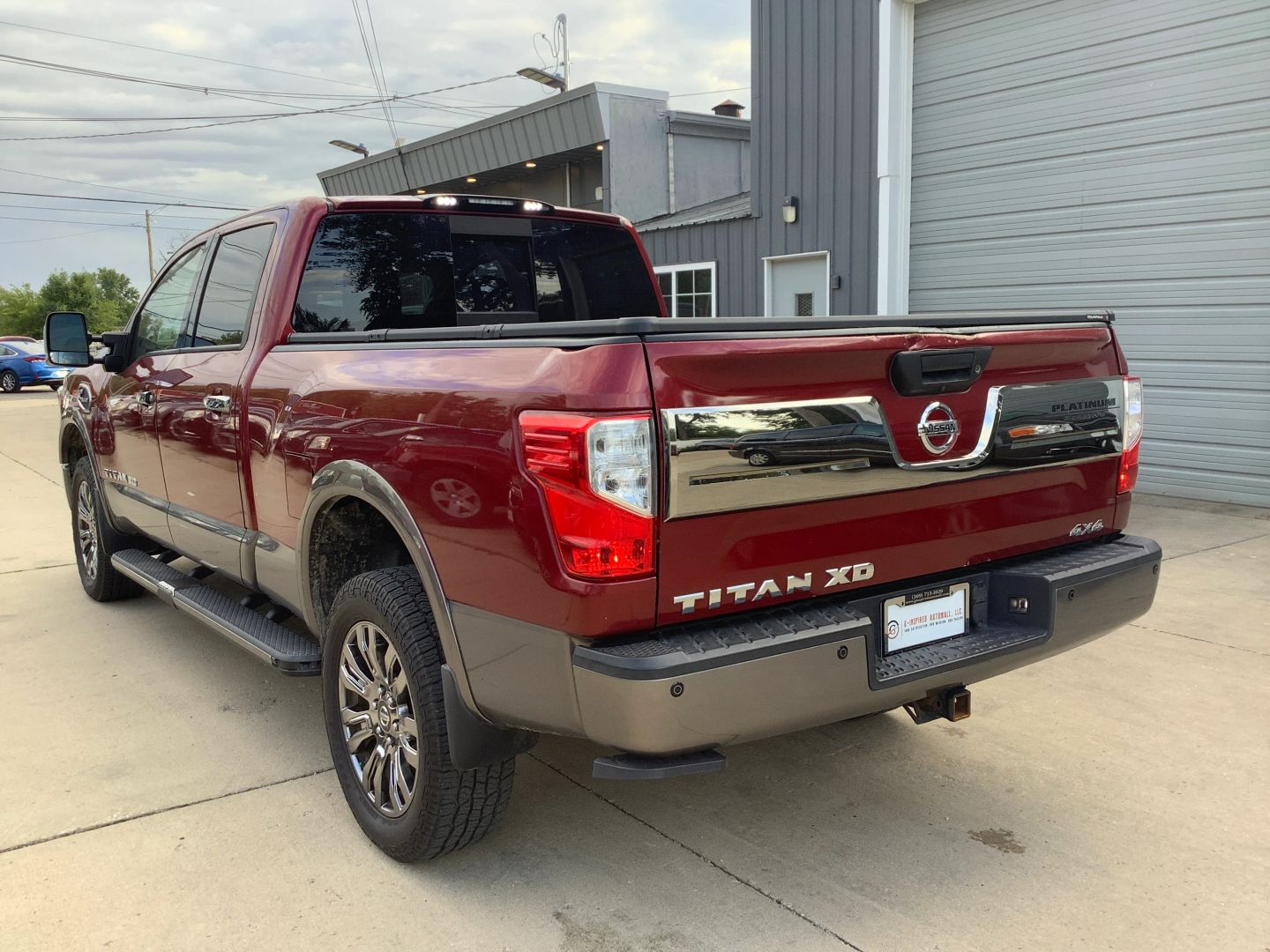 2017 Nissan Titan Platinum Reserve photo 5