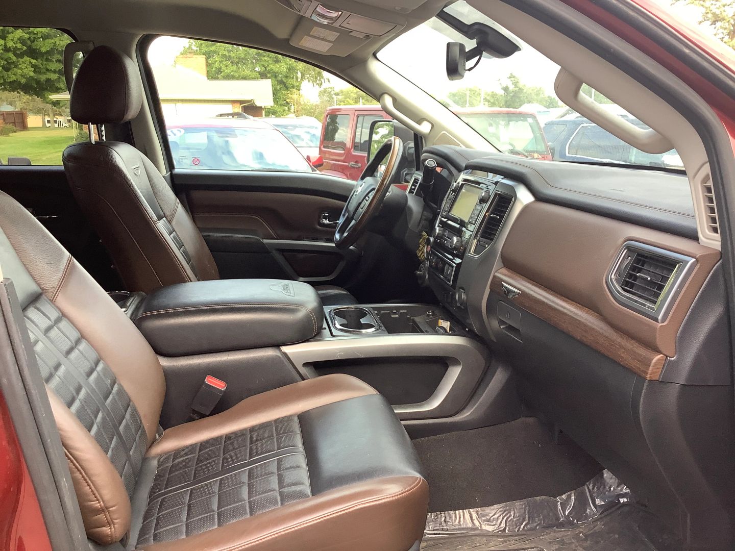 2017 Nissan Titan Platinum Reserve photo 9