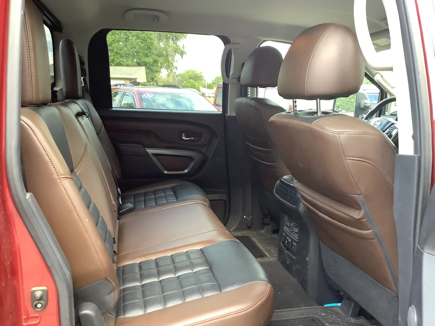 2017 Nissan Titan Platinum Reserve photo 10