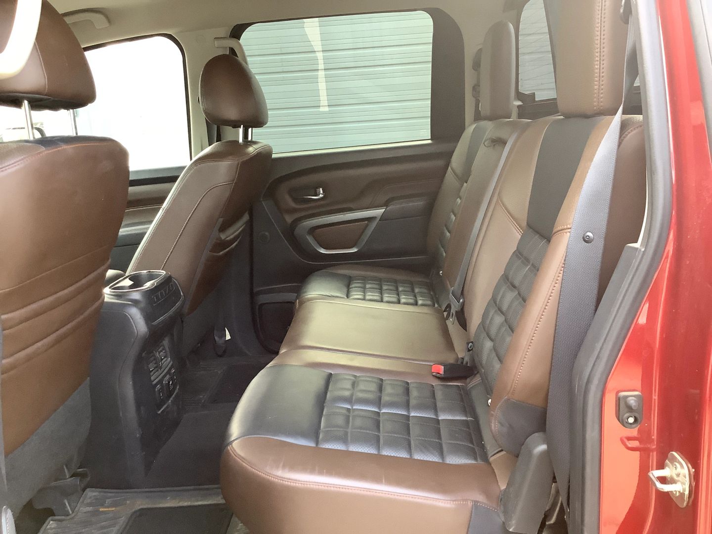 2017 Nissan Titan Platinum Reserve photo 11