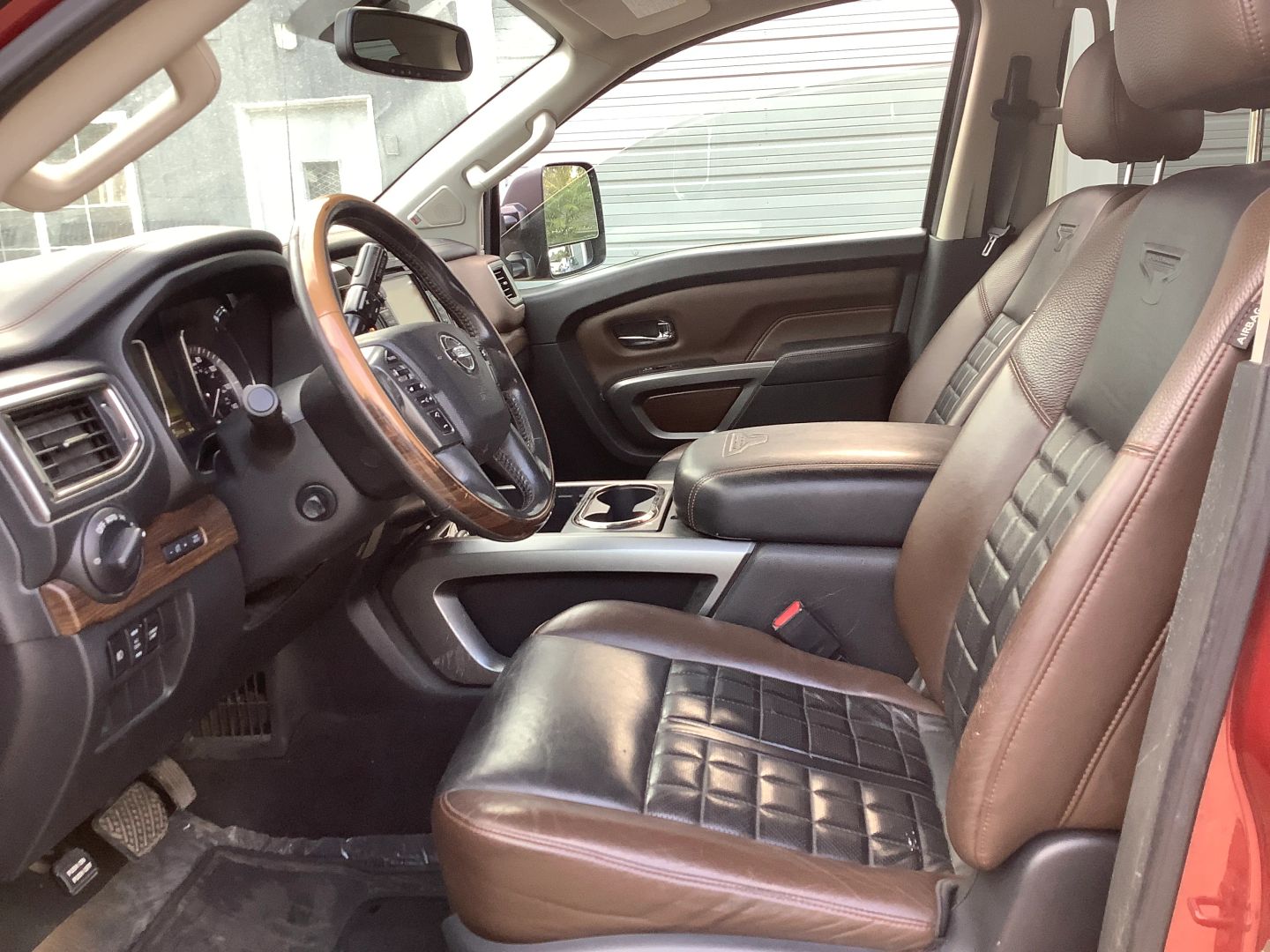 2017 Nissan Titan Platinum Reserve photo 13