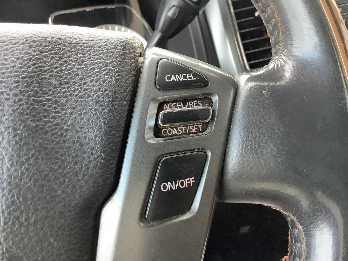 2017 Nissan Titan Platinum Reserve photo 16