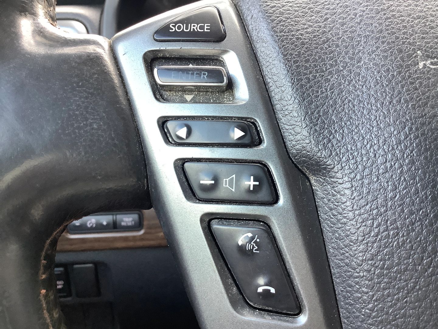 2017 Nissan Titan Platinum Reserve photo 17