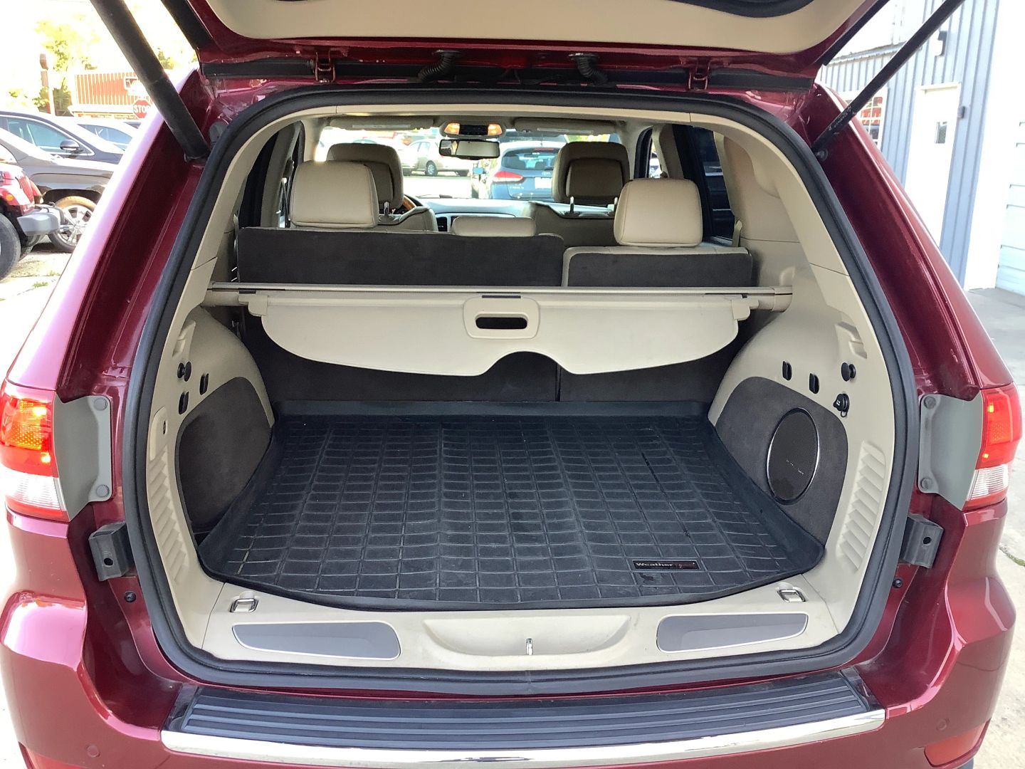 2013 Jeep Grand Cherokee Overland photo 11