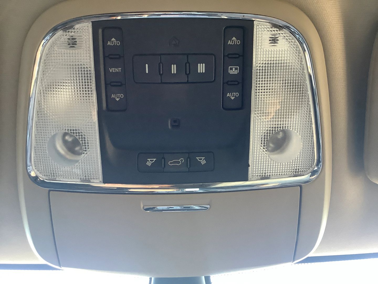 2013 Jeep Grand Cherokee Overland photo 25
