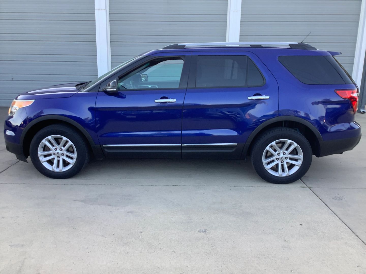 2015 Ford Explorer XLT photo 3