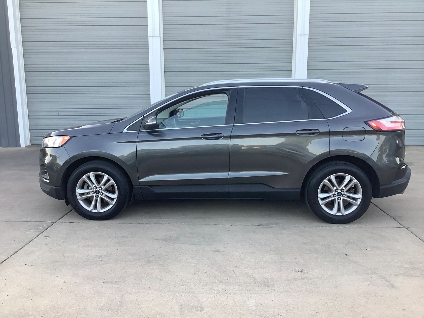 2019 Ford Edge SEL photo 3
