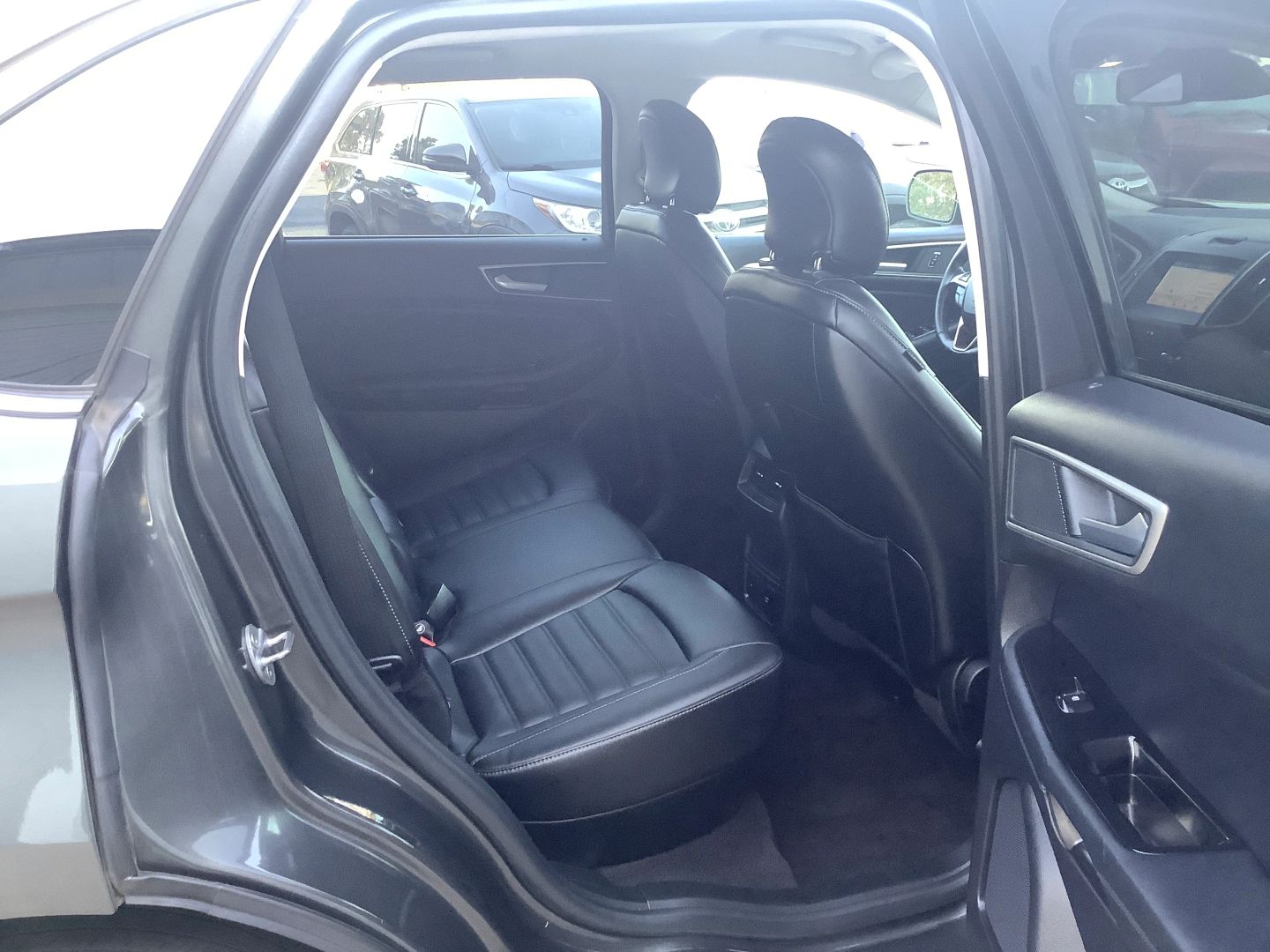 2019 Ford Edge SEL photo 9
