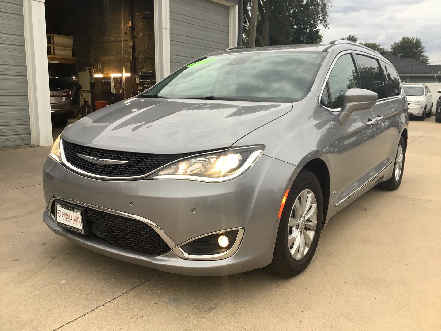 2018 Chrysler Pacifica Touring L photo 3