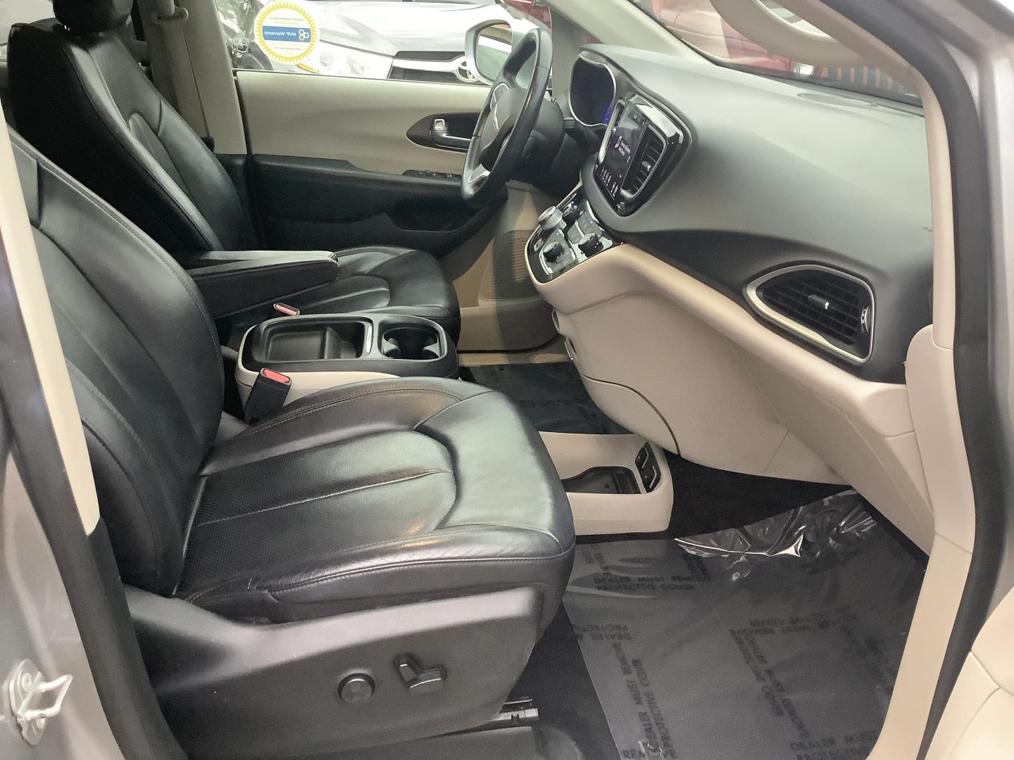 2018 Chrysler Pacifica Touring L photo 9