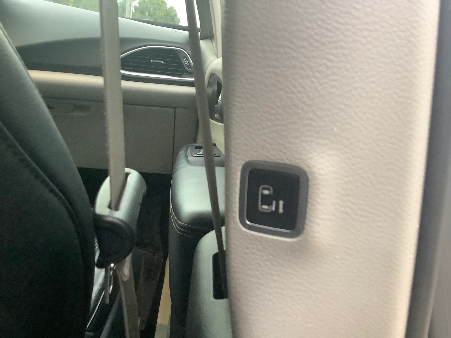 2018 Chrysler Pacifica Touring L photo 11