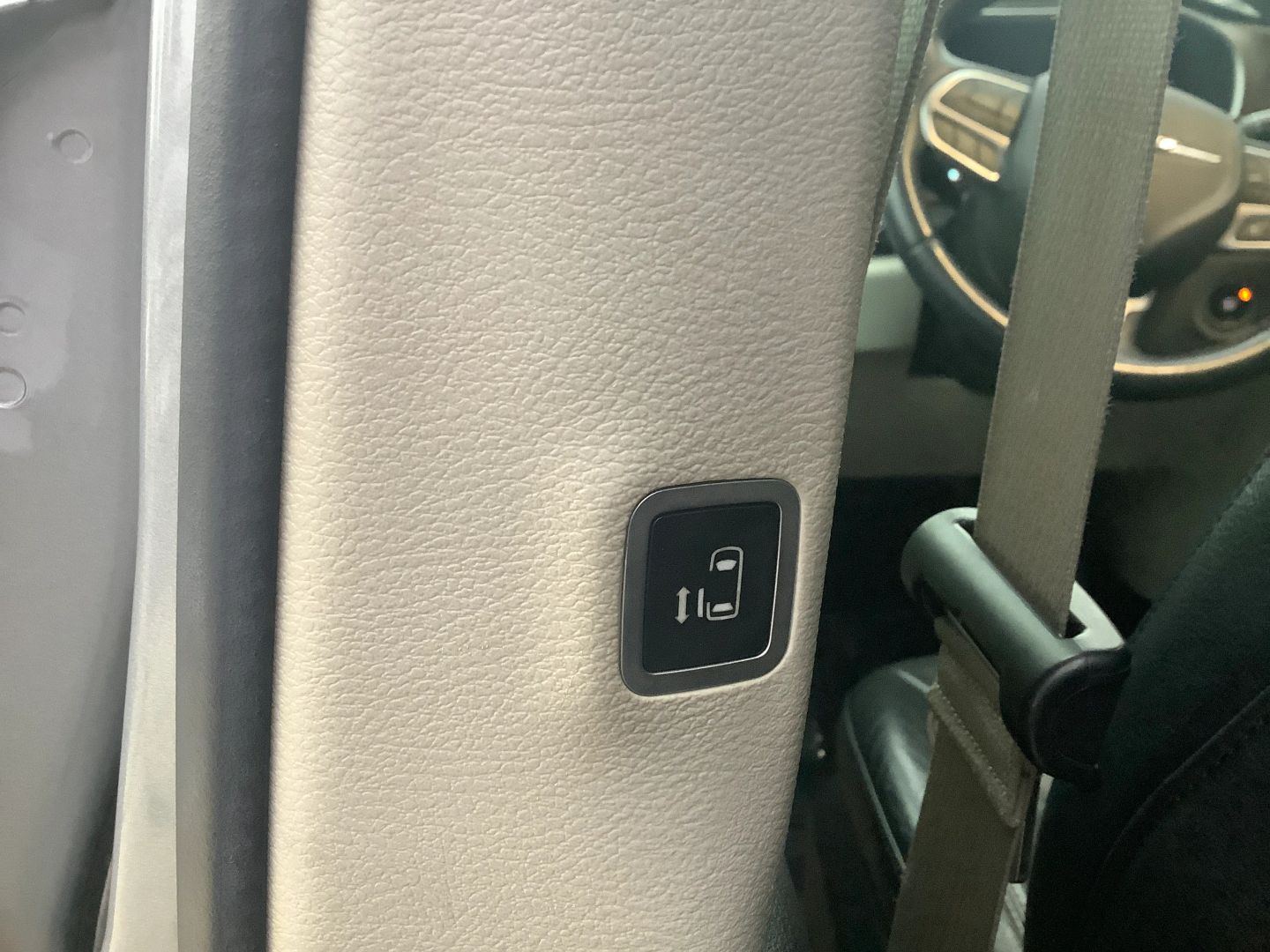 2018 Chrysler Pacifica Touring L photo 14