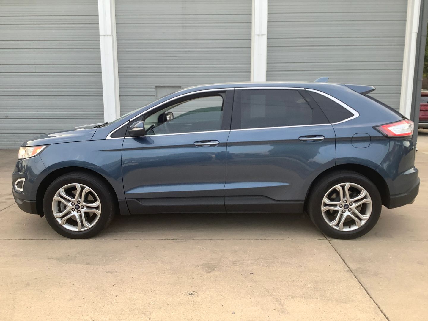 2018 Ford Edge Titanium photo 3