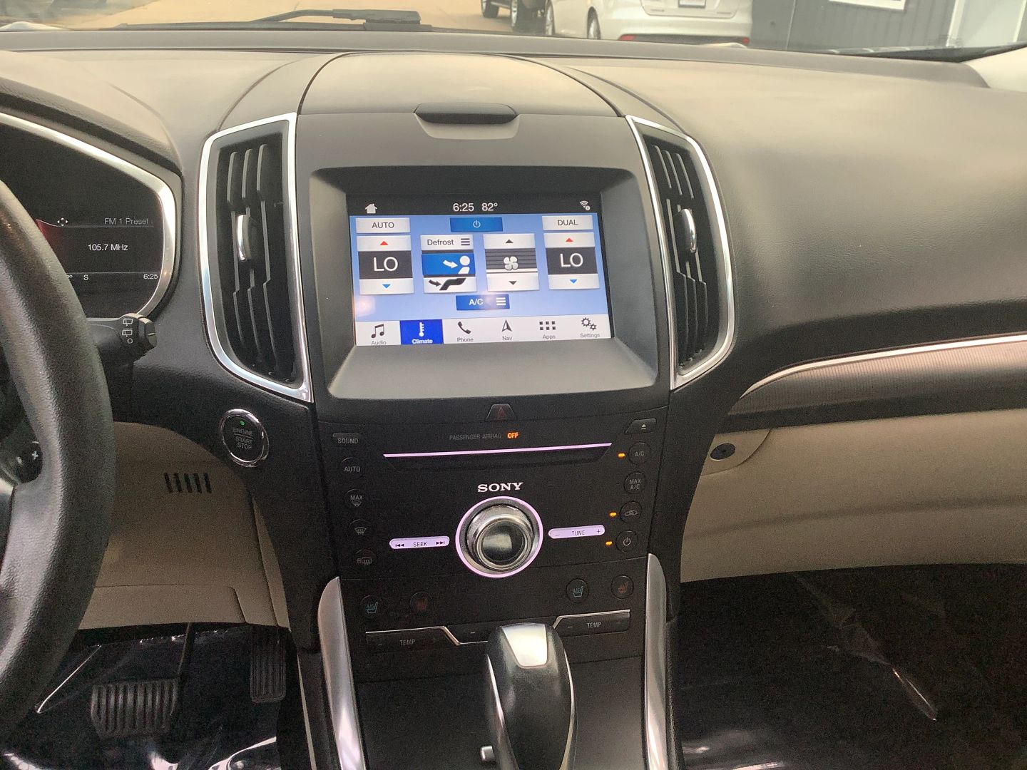2018 Ford Edge Titanium photo 17
