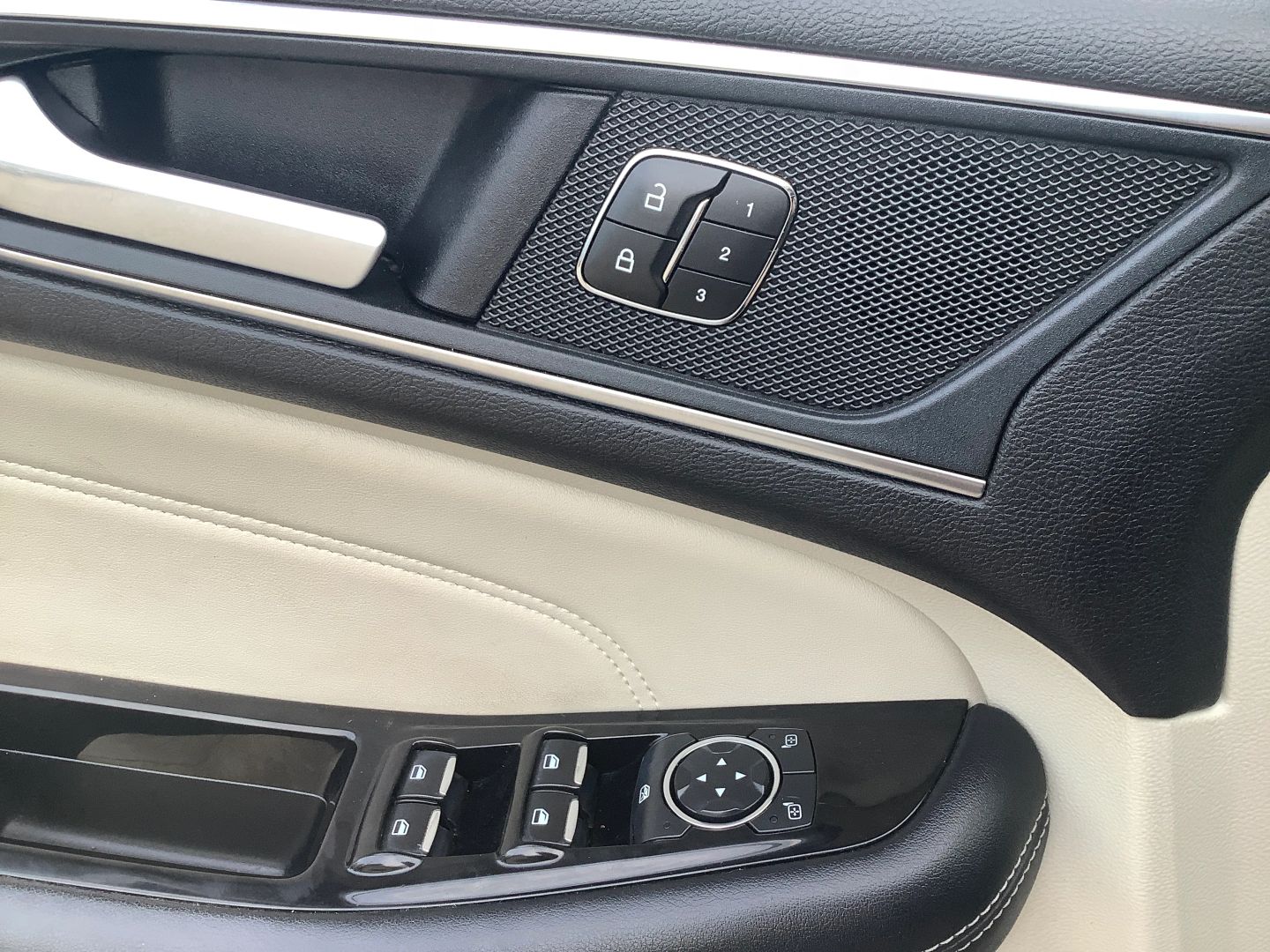 2018 Ford Edge Titanium photo 22