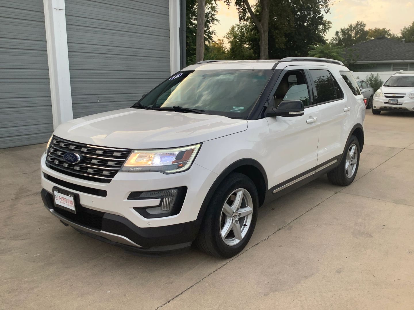 2016 Ford Explorer XLT photo 2