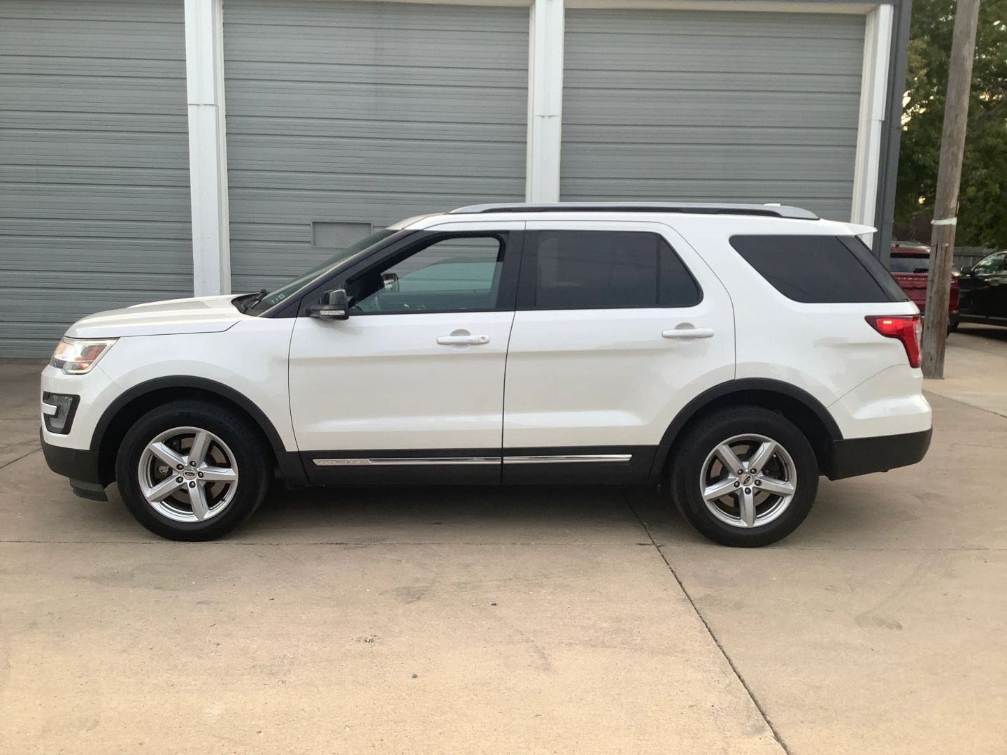 2016 Ford Explorer XLT photo 3