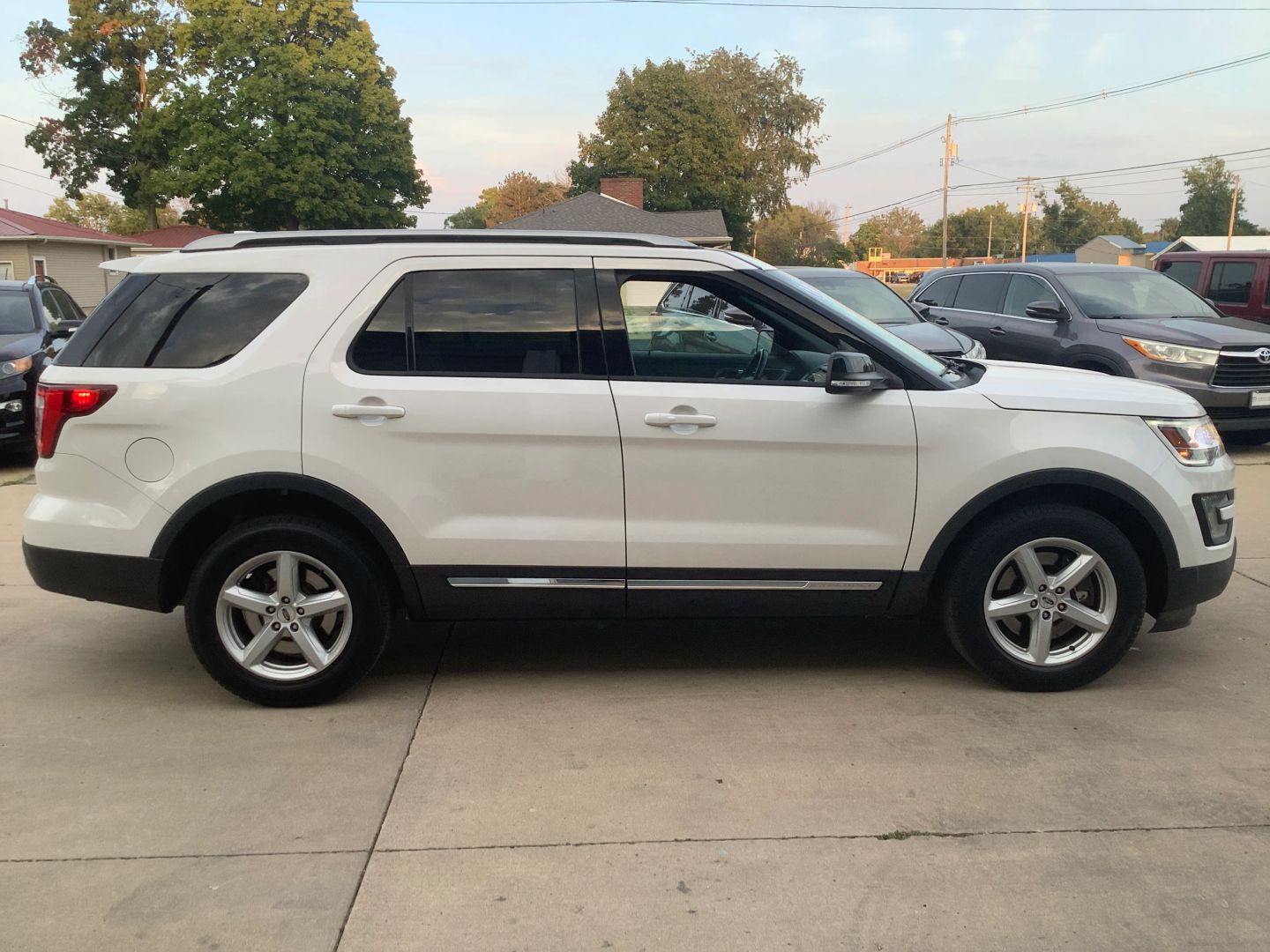 2016 Ford Explorer XLT photo 7
