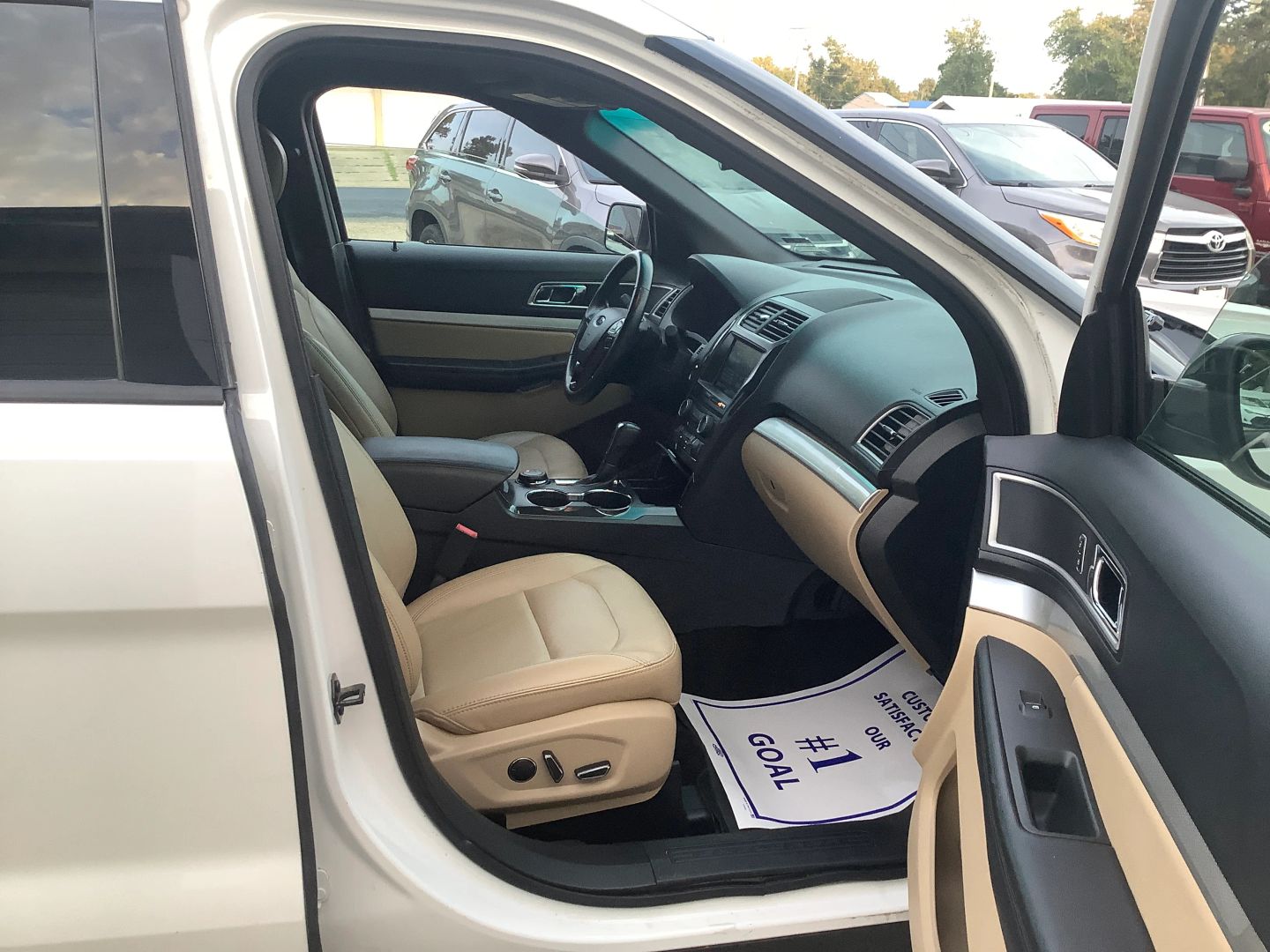 2016 Ford Explorer XLT photo 8