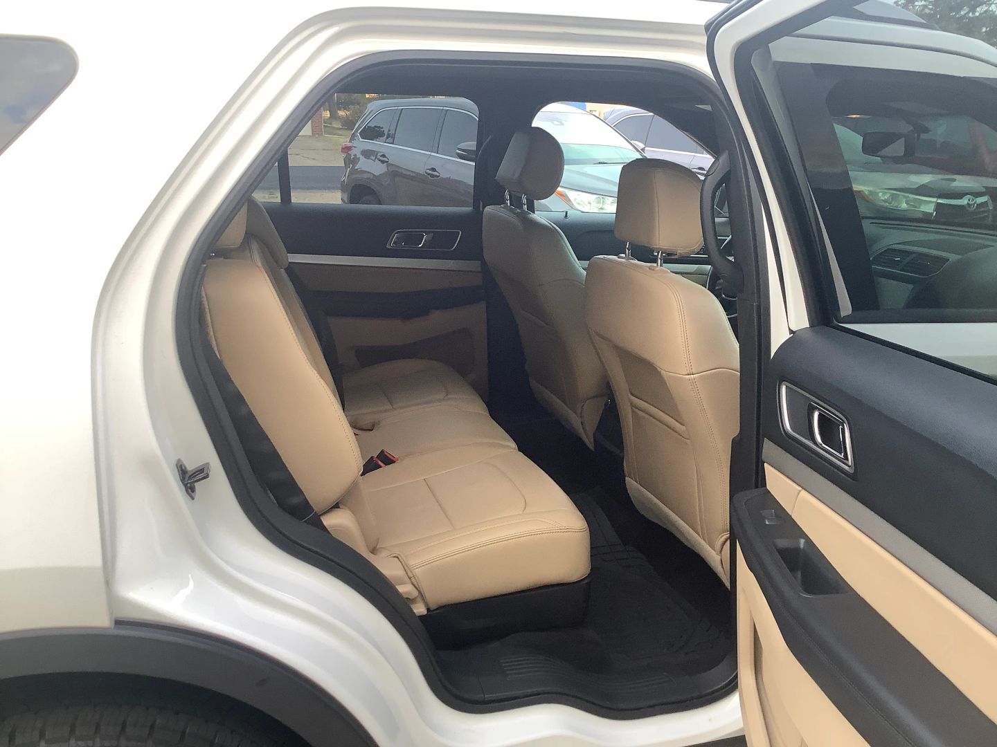 2016 Ford Explorer XLT photo 9