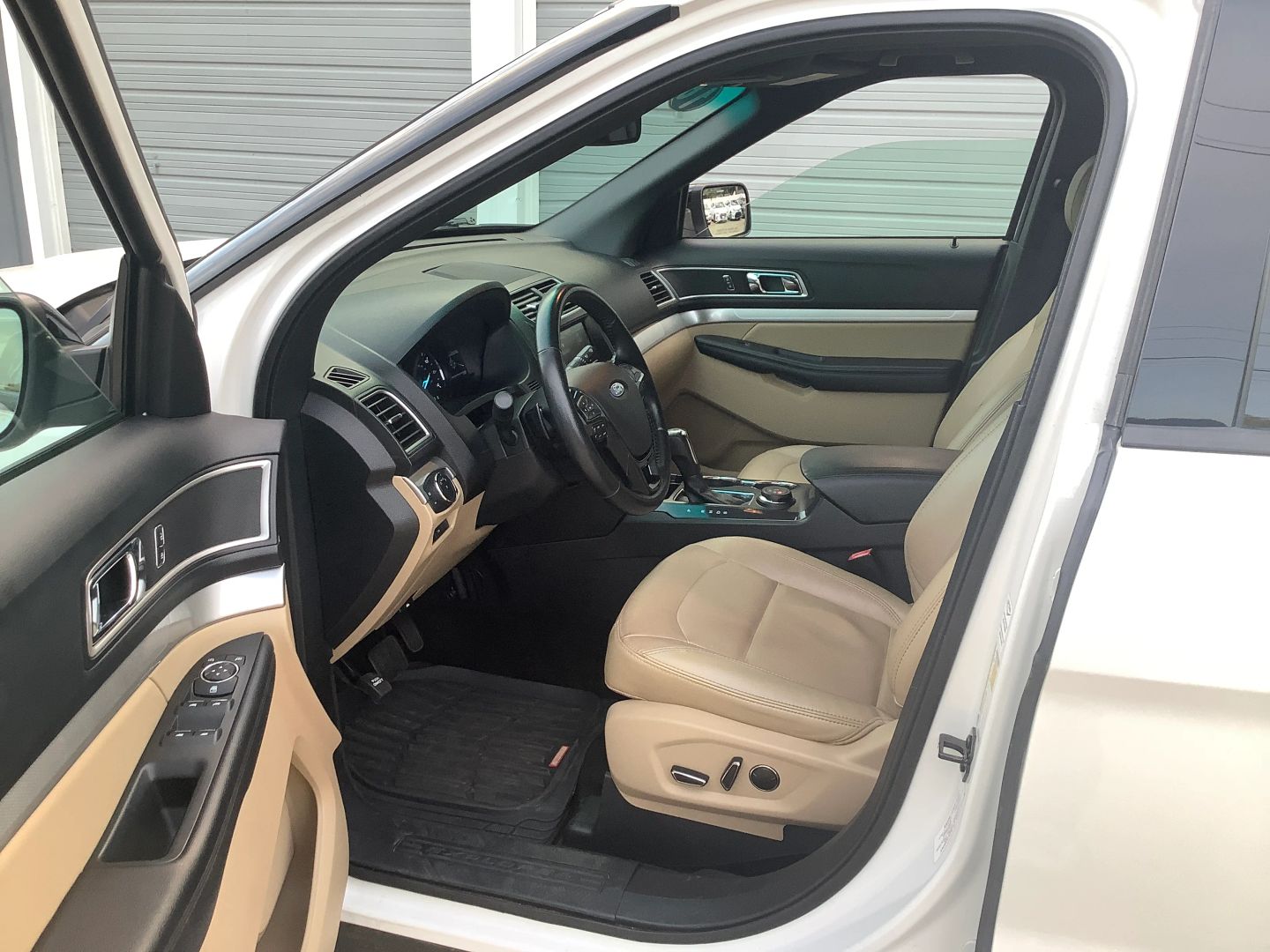 2016 Ford Explorer XLT photo 12