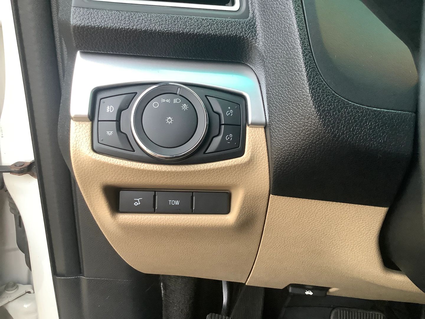 2016 Ford Explorer XLT photo 22