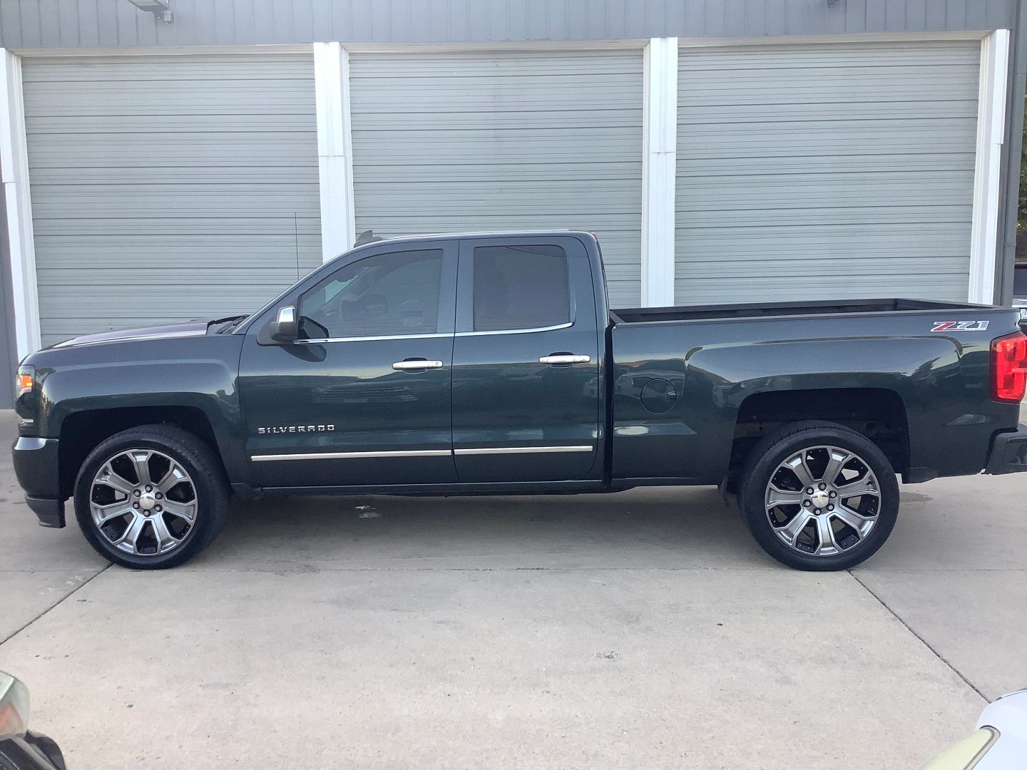 2017 Chevrolet Silverado 1500 LTZ photo 4