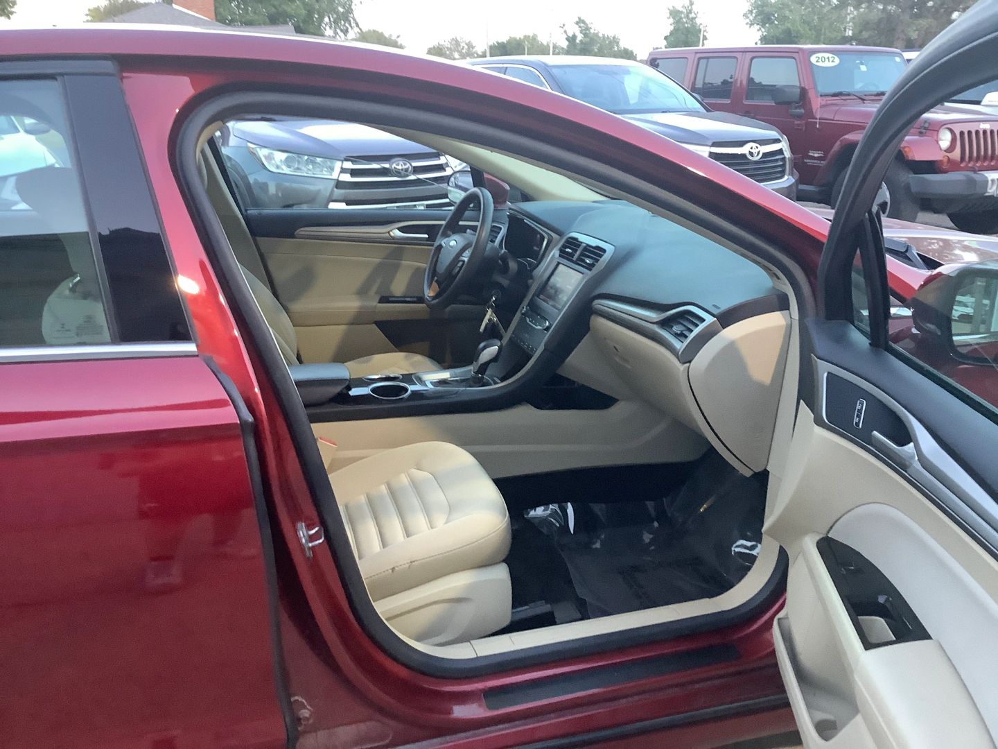 2013 Ford Fusion SE photo 9