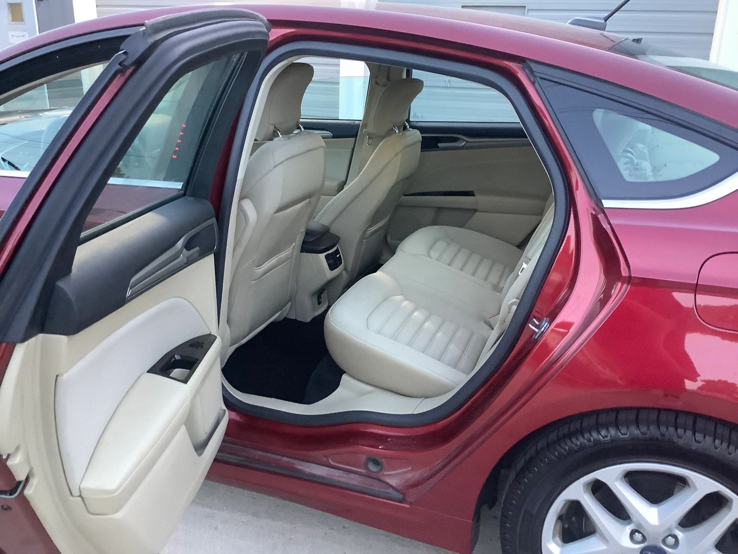 2013 Ford Fusion SE photo 12