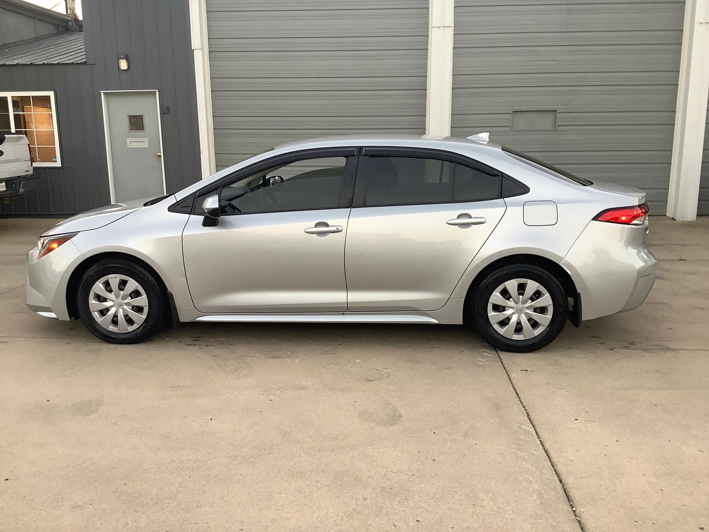 2020 Toyota Corolla L photo 4