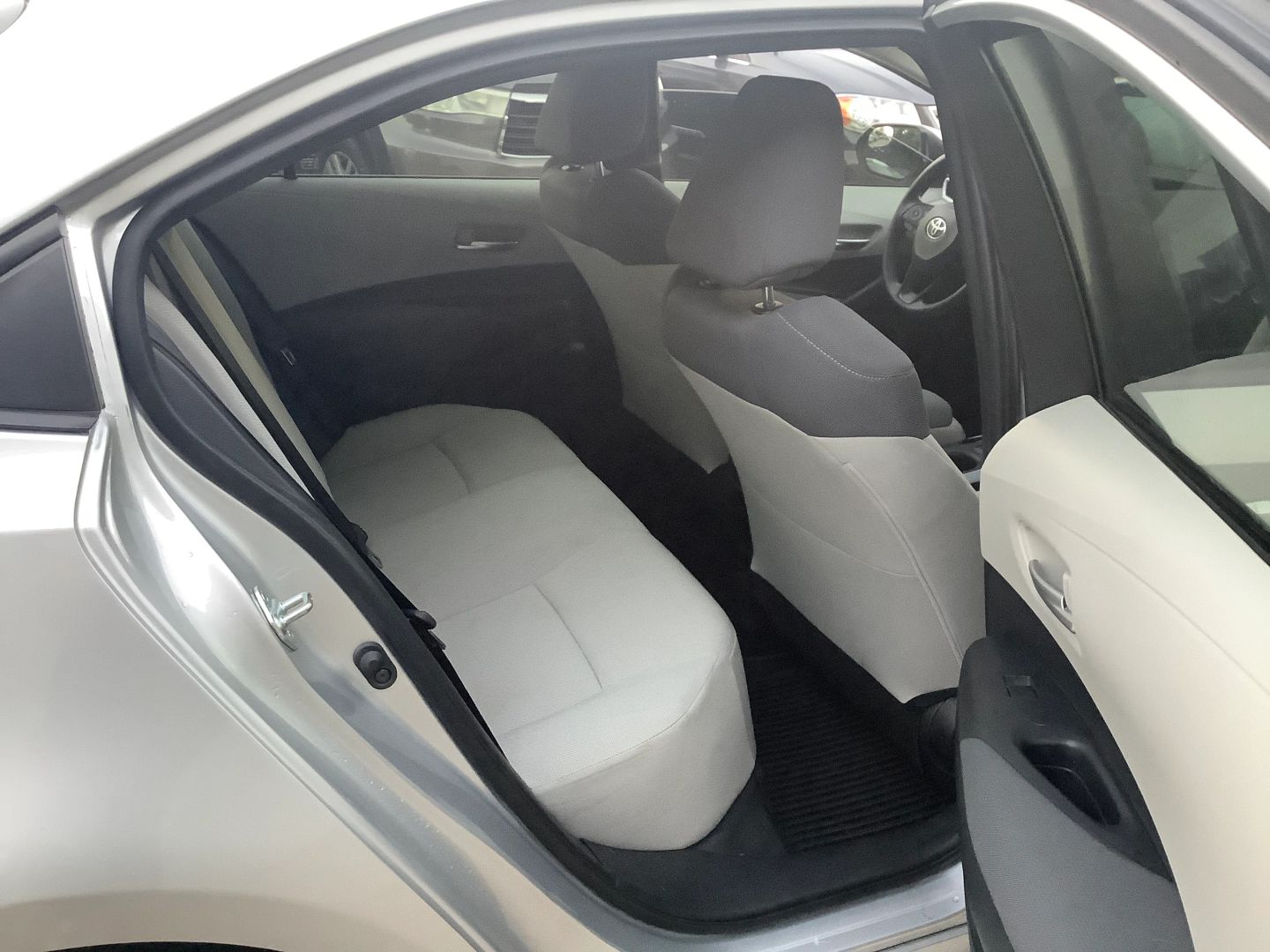 2020 Toyota Corolla L photo 10