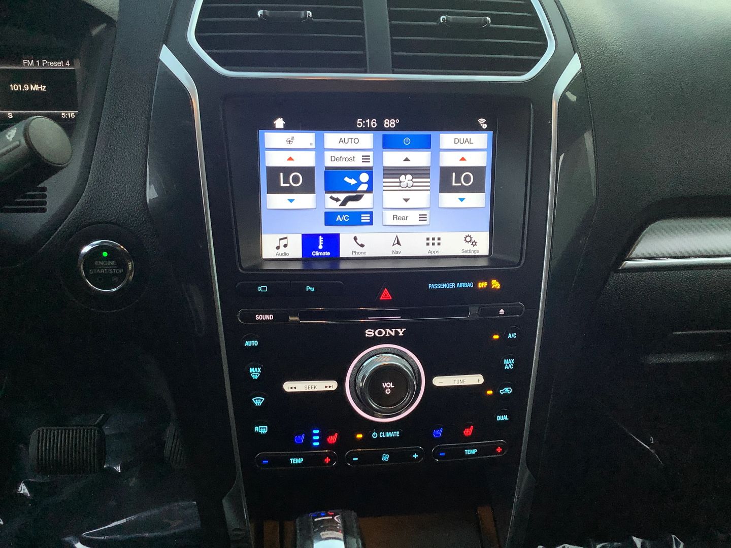 2017 Ford Explorer Sport photo 14