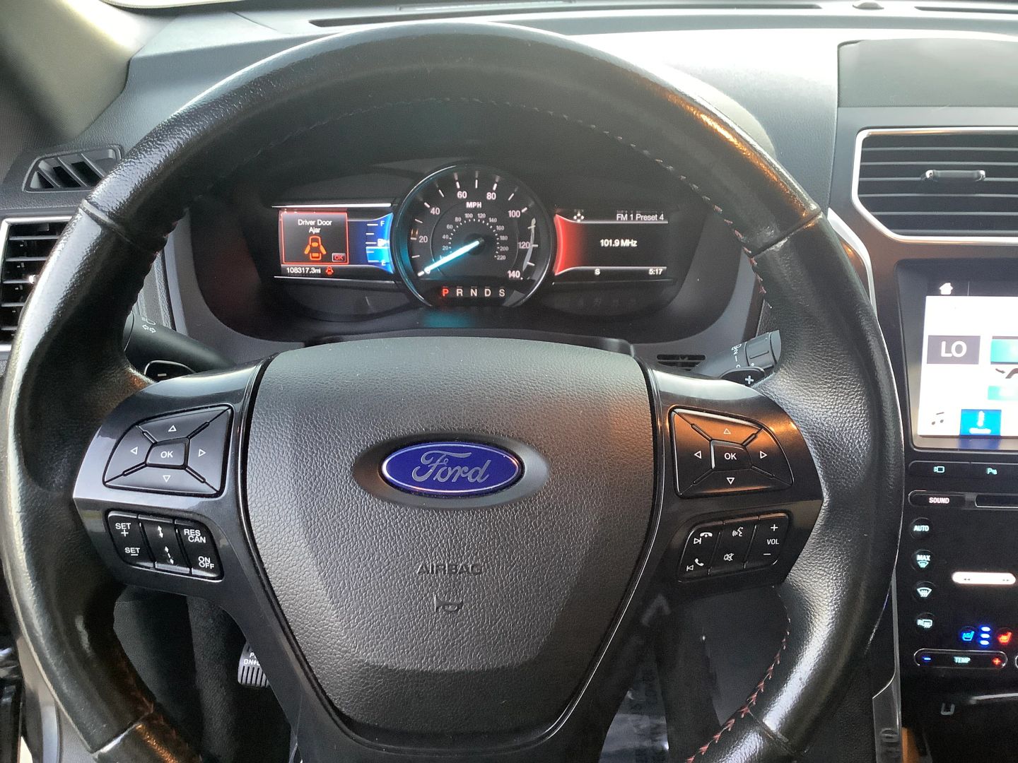 2017 Ford Explorer Sport photo 17