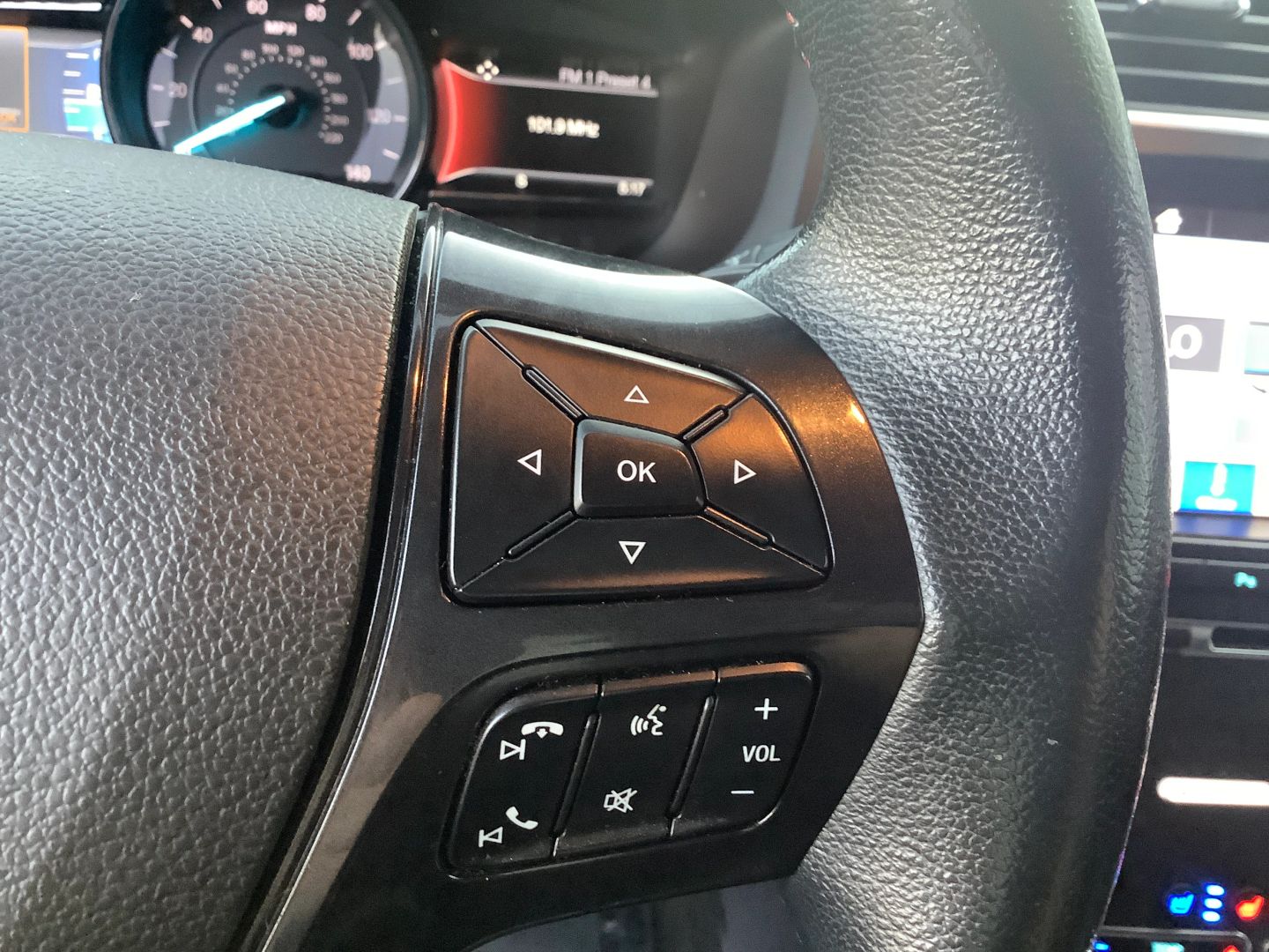 2017 Ford Explorer Sport photo 18