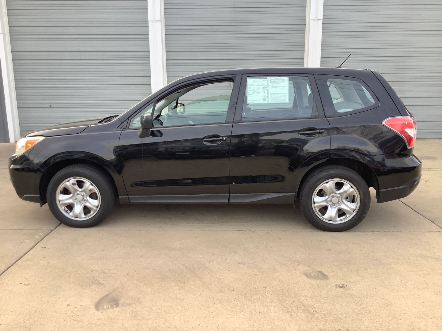 2014 Subaru Forester 2.5i photo 2