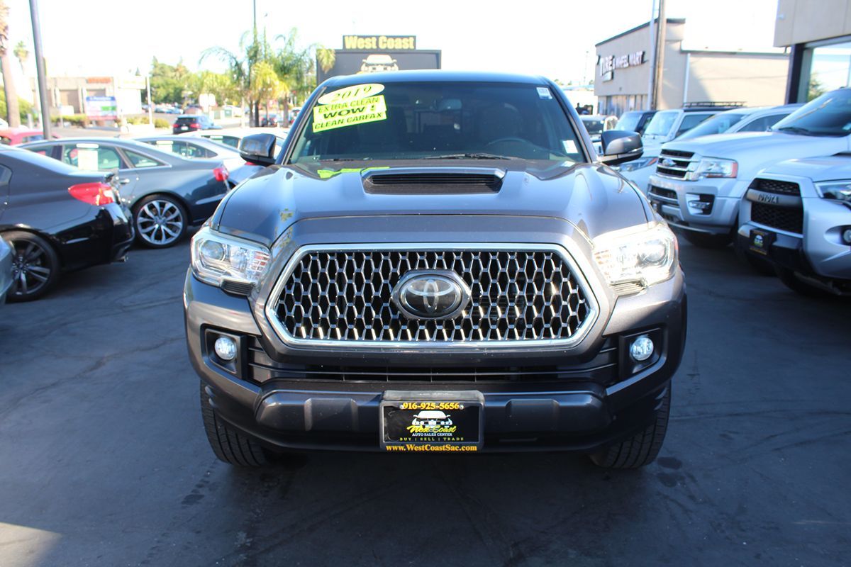 2019 Toyota Tacoma TRD Sport photo 3