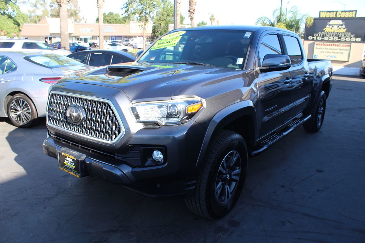 2019 Toyota Tacoma TRD Sport photo 4