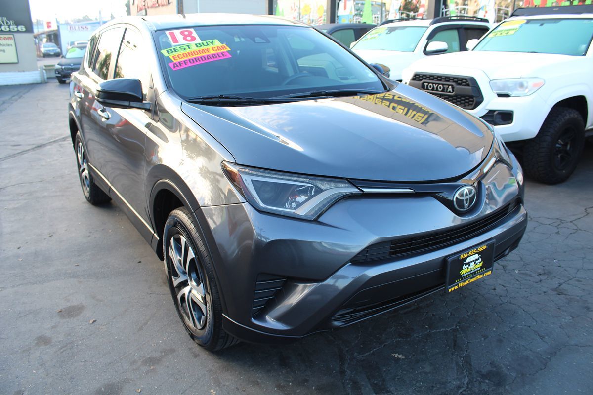 2018 Toyota RAV4 LE photo 8