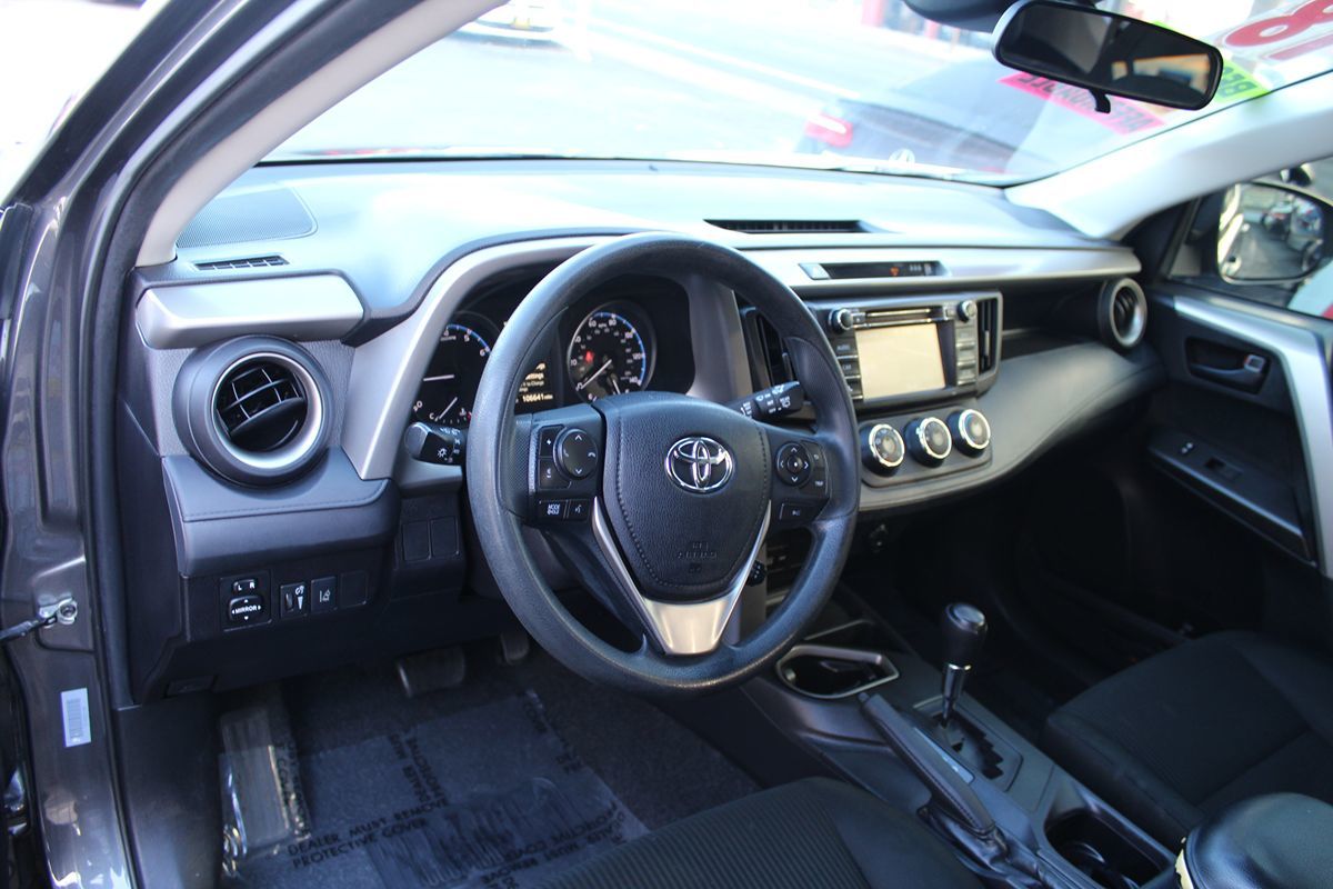 2018 Toyota RAV4 LE photo 16