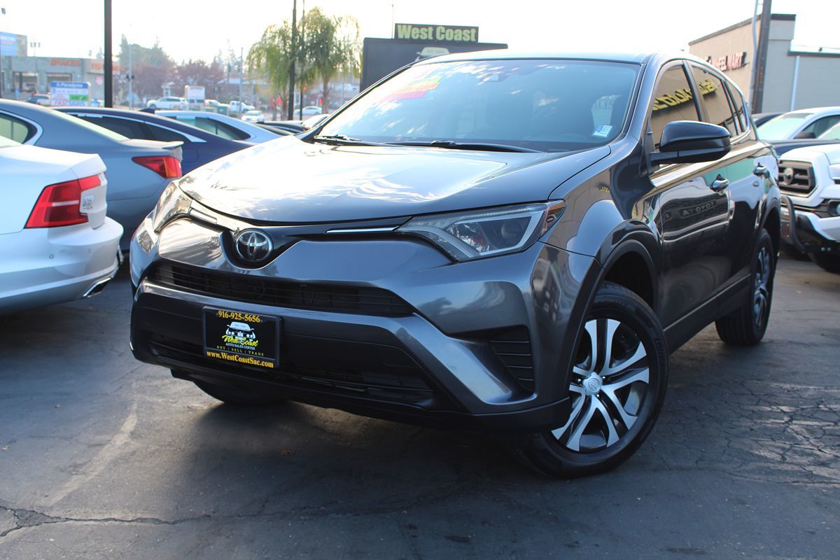 2018 Toyota RAV4 LE photo 33