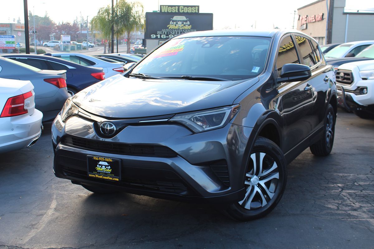 2018 Toyota RAV4 LE photo 2